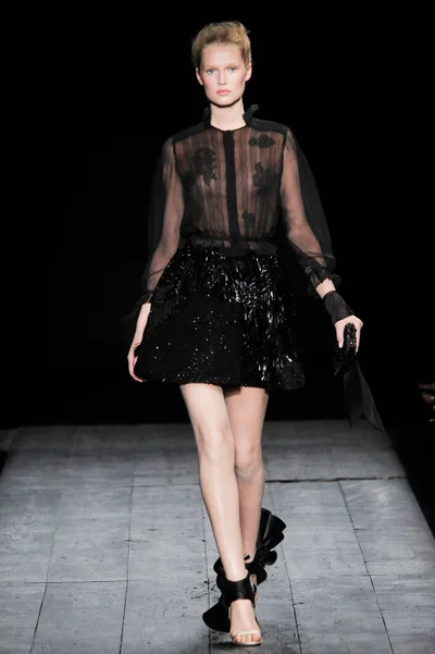Look 11